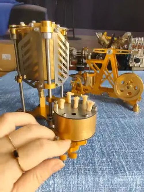 瓦特蒸汽機(jī)迷你模型機(jī) 朋克風(fēng)擺件工藝品,申明 本人純爺們,這是同事錄制 機(jī)械原理 蒸汽機(jī) 朋克風(fēng) 擺件